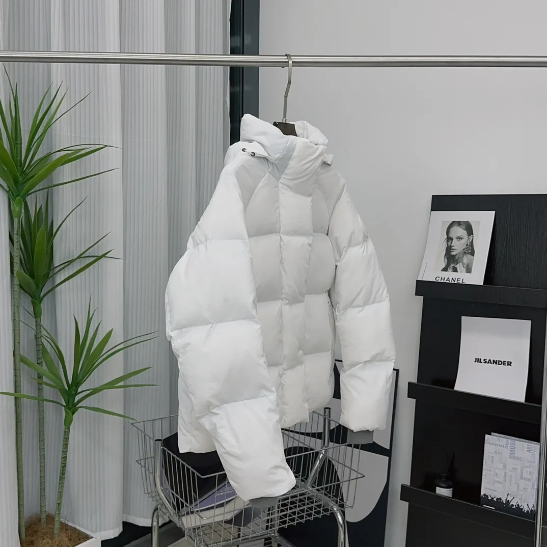 P760 [Beichen White] Style number: Y109 𝘾𝘼𝙉𝘼𝘿𝘼 𝙂𝙊𝙊𝙎𝙀/Canada Goose 2602LB1 Capsule Series Macaron Parka Size: XS S M Down: National standard 80% white duck down, light weight and strong warmth retention. Fabric: Made of soft EnduraLuxe fabric imported from DuPont, CORDURA, USA, which enhances the durability of easy-to-wear parts, is lightweight and durable; the liner is made of 400T anti-velvet gallbladder, which is comfortable, soft and non-velvet.